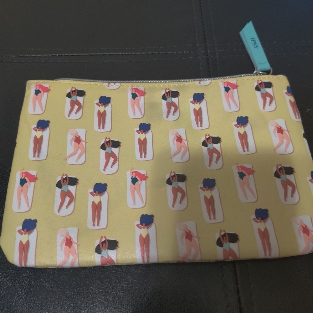 IPSY Beach bodies Clutch‎